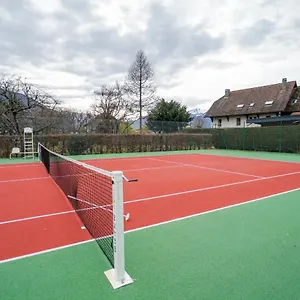 https://le-petit-chalet-studio-cosy-a-lathuile-pour-2-personnes.hotels-rhonealpes.com
