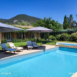  Hébergement de vacances 3 étoiles , Les 4 Saisons Du Colorado Provençal -